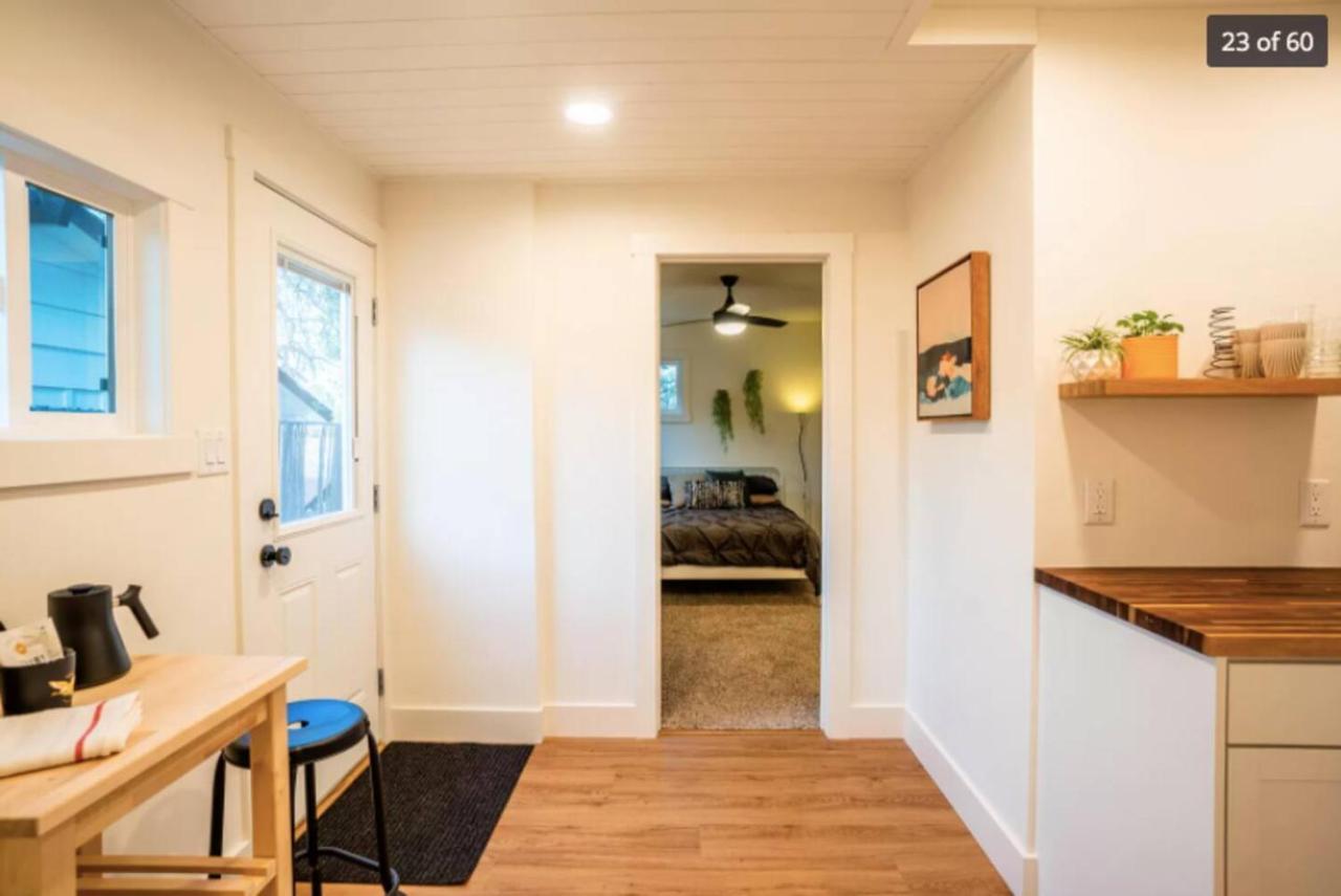 Apartment Newly Renovated, Modern And Cosy One Bedroom With Full Kitchen And Lounge Redding